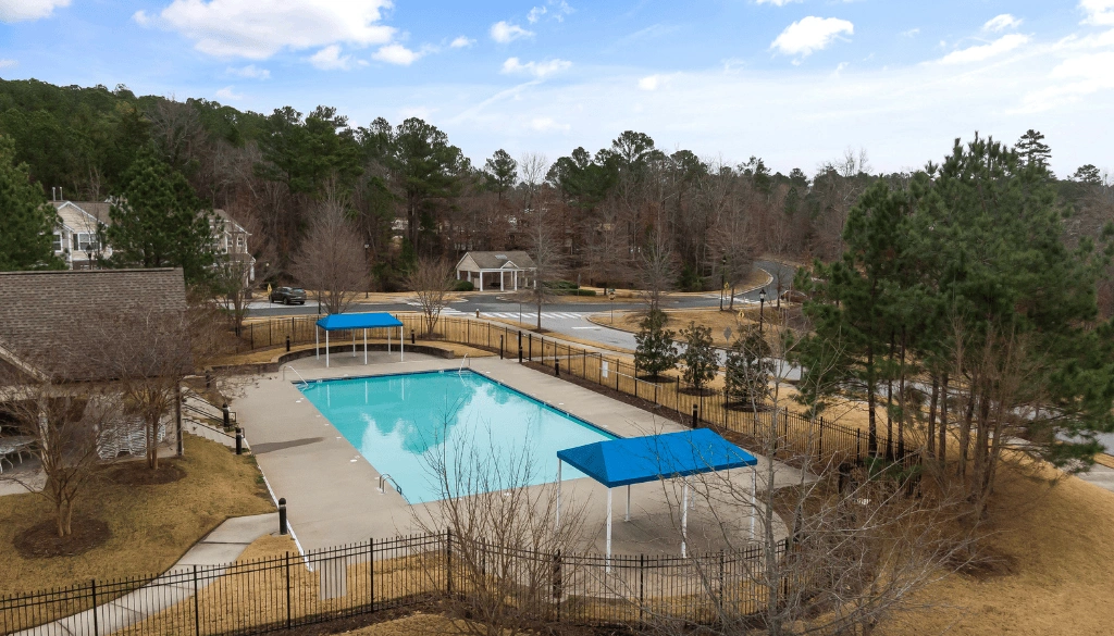 Choosing Between Glass, Iron, and Wood Pool Fences