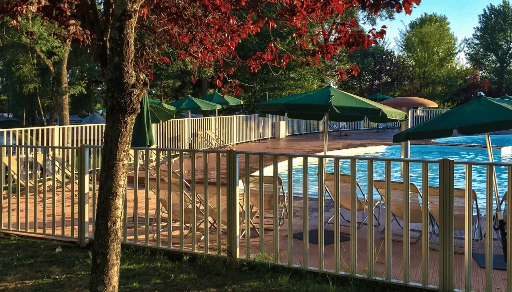 Choosing Between Glass, Iron, and Wood Pool Fences