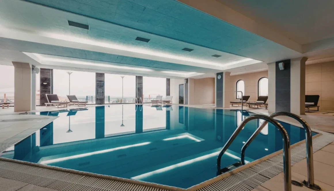 Indoor/Outdoor Pool Integration For Elegant Home Entertaining